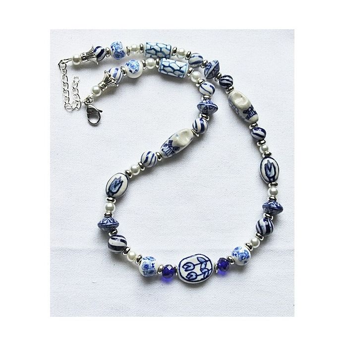 Delftblue necklace with clogs and tulip beads