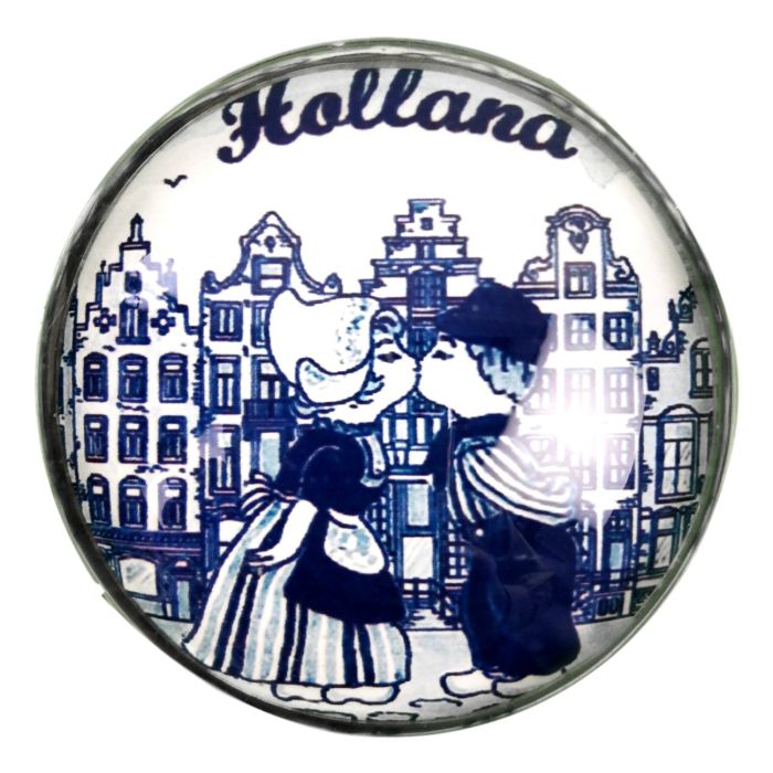 Glass magnet "Kissing Couple"