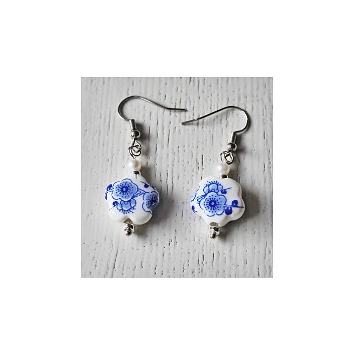 Set delftblue flower earrings with glass pearl