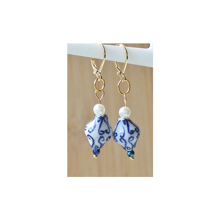 Oorbellen delftsblauw met pareltje