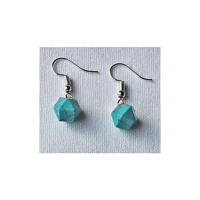 Facetted turquois colored earrings 10x10mm