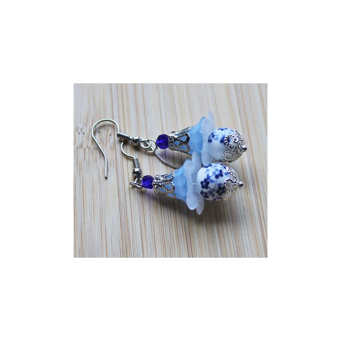 Set delftblue earrings with different bead caps