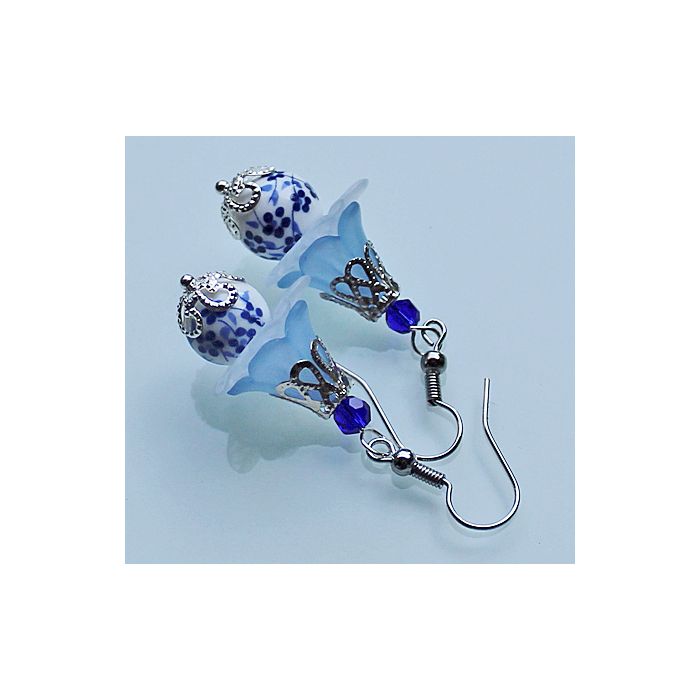 Set delftblue earrings with different bead caps