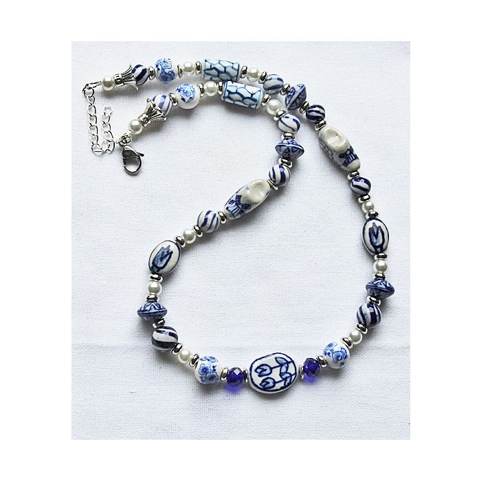 Delftblue necklace with clogs and tulip beads