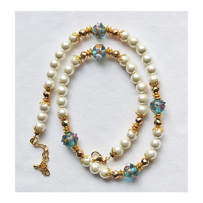 Ketting zacht witte glasparels met lampwork kralen
