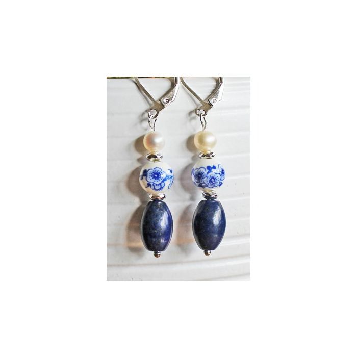 Set earrings with Lapis Lazuli beads, delftblue beads and a freshwater pearl