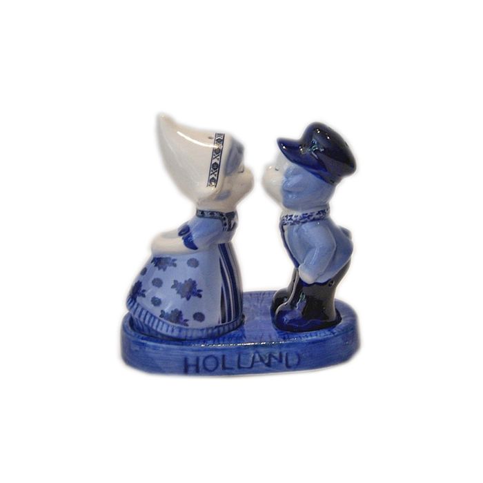 Salt & Pepper shakers Kissing Couple New