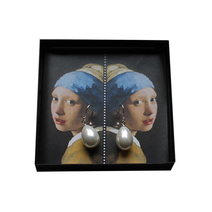 Set of two pearl earrings, Vermeer