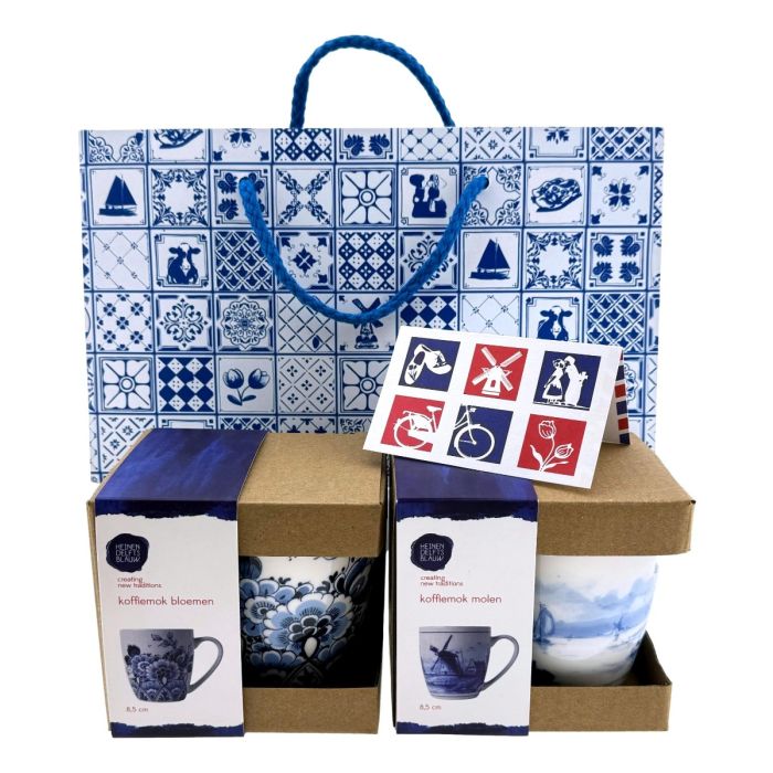 Gift bag with Delft Blue coffee Mugs