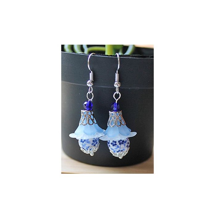 Set delftblue earrings with different bead caps
