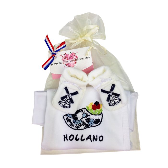 Petit Villain gift set baby bodysuit with slippers