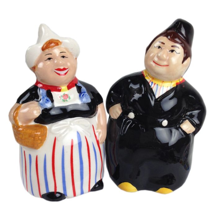 Salt and pepper shakers Volendam Couple