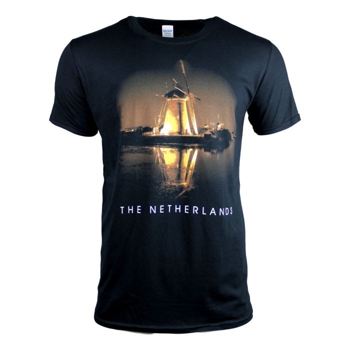 T-Shirt Dutch windmill by night.