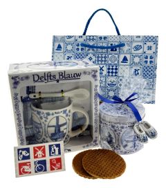 Gift Set Delft Blue  Small – Mug and Syrupwaffles