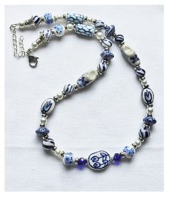 Delftsblauwe ketting met klompjes en tulpen