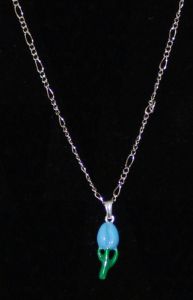Halsketting met blauw tulpje 