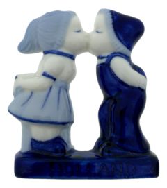 Fridgemagnet delftblue kissing couple