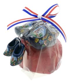 Cheese gift with clogs