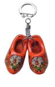Keyhanger 2 wooden orange clogs