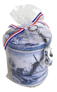 Syrupwaffles in tin "Dutch Mills" in giftwrapping