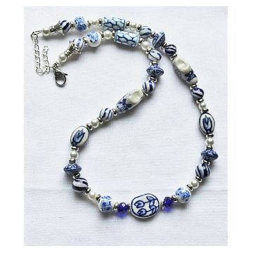 Delftsblauwe ketting met klompjes en tulpen