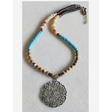Ketting Jaspis kralen met bronskleurige filigrain hanger, 45cm.