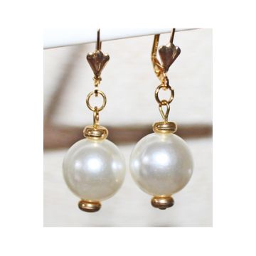 Oorbellen Acryl witte parel 16mm met goudkleurige roestvrij stalen oorhaken