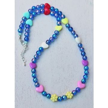 Kinderketting shiny blauwe kralen en gekleurde hartjes