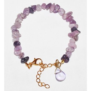 Armband zacht lila en roze Lepidoliet splitkralen met bedel