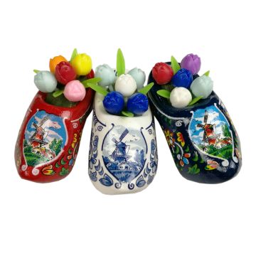 Bag with 3 tulip clog magnets