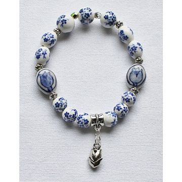 Armband delftsblauwe kralen met tulpkralen en bedel