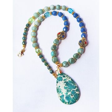 Bohemian ketting met verschillende kralen en Jaspis hanger
