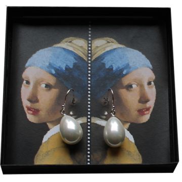 Set of two pearl earrings, Vermeer