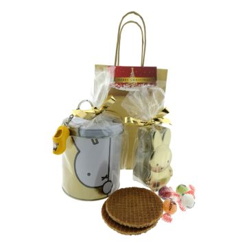 Kerstcadeau Gouden Nijntje met stroopwafels & snoepjes