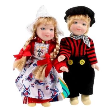 Poppen in Volendamse klederdracht, Rood