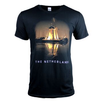 T-Shirt Dutch windmill by night.
