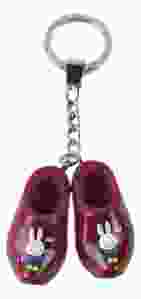 Twee rode sleutelhanger klompjes "Nijntje in Boerenkiel" , 4cm