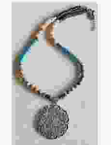 Ketting Jaspis kralen met bronskleurige filigrain hanger, 45cm.