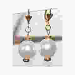 Oorbellen Acryl witte parel 16mm met goudkleurige roestvrij stalen oorhaken