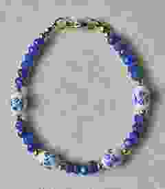 Armband delftsblauw met donkerblauwe, facetgeslepen Jaspis kralen
