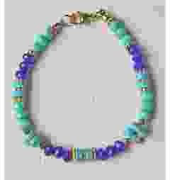 Armband donkerblauwe en groene facetgeslepen kralen