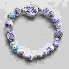 Armband met delftsblauwe tulpkraal middenvoor