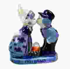 Kussend paartje in doosje, 10 cm 