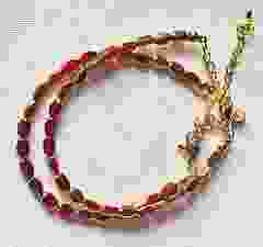 Armband transparant wijnrode kralen met goudkleurige rand