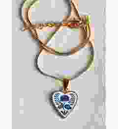 Delftsblauw hartje bloem hanger aan goudkleurige slangenketting