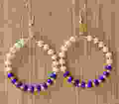 Ronde oorbellen met 4mm Miyuki kralen donkerblauw en zacht wit