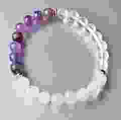 Armband 8mm rozekwarts, bergkristal en Amethist kralen.