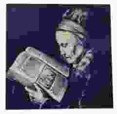 Delfts blauwe tegel - "Lezende oude vrouw", 15 cm 