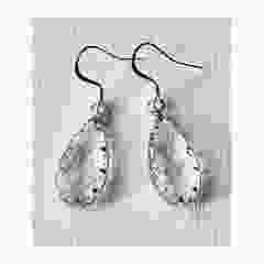 Facetgeslepen kristal druppel oorbellen, zilverkleurige setting