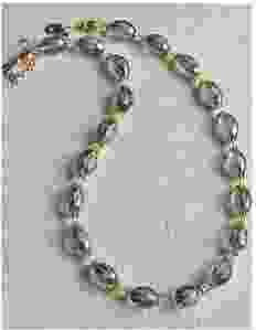 Ketting glaskralen donker Magenta kleurig, 43cm